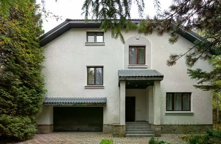 Продается 3-этажный дом, 445 м²