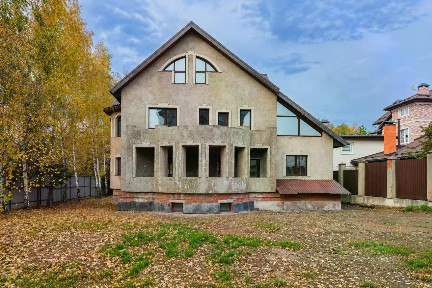 Продается 4-этажный дом, 640 м²