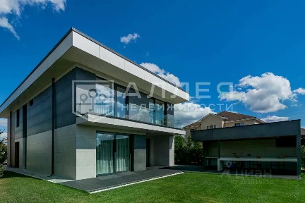 Продается 2-этажный коттедж, 345 м²