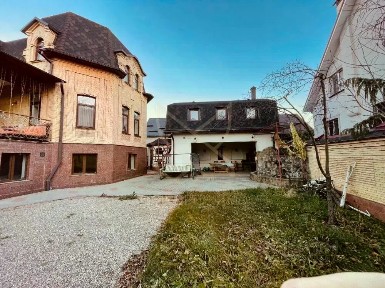 Продается 3-этажный дом, 520 м²