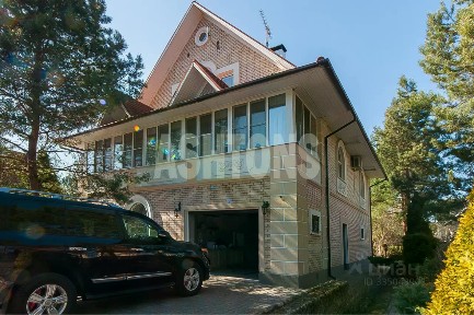 Сдается 3-этажный дом, 350 м²