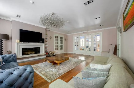 Сдается 3-этажный коттедж, 661 м²