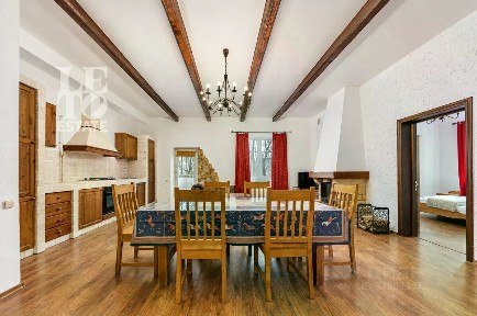 Сдается 2-этажный дом, 190 м²