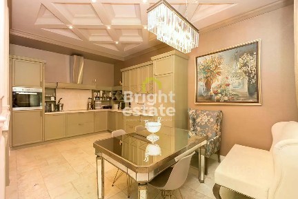 Сдается 3-этажный таунхаус, 240 м²