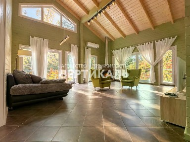 Сдается 2-этажный дом, 250 м²