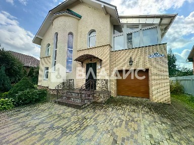 Продается 3-этажный дом, 265 м²