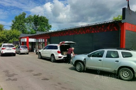 Продается торговая площадь, 615 м²