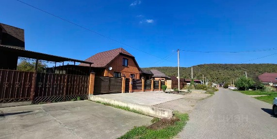 Продается 3-этажный дом, 351 м²