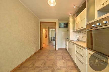 Продается 4-комн. квартира, 77,3 м²