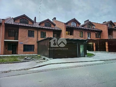 Продается 2-этажный таунхаус, 291,5 м²