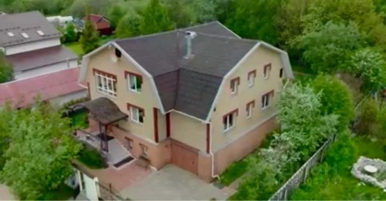 Продается 4-этажный коттедж, 329 м²