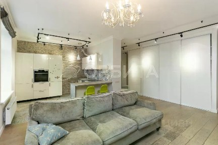 Продается 4-комн. квартира, 102,5 м²