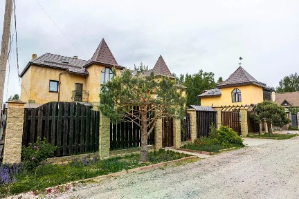 Продается 3-этажный дом, 290 м²
