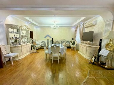 Продается 4-комн. квартира, 140 м²