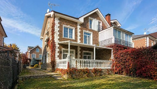 Продается 3-этажный коттедж, 210 м²
