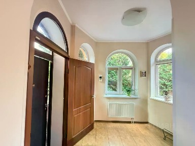 Сдается 2-этажный дом, 220 м²