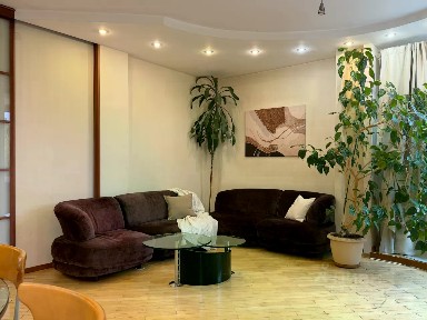 Продается 2-комн. квартира, 105,7 м²