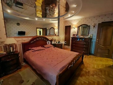 Продается 4-комн. квартира, 142,2 м²