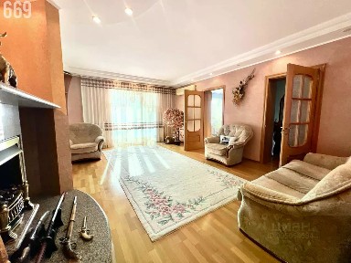 Продается 4-комн. квартира, 148,7 м²