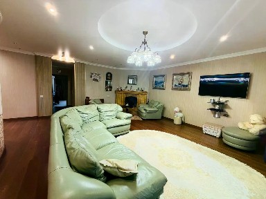 Продается 5-комн. квартира, 182,6 м²