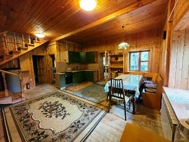 Сдается 3-этажный дом, 257 м²