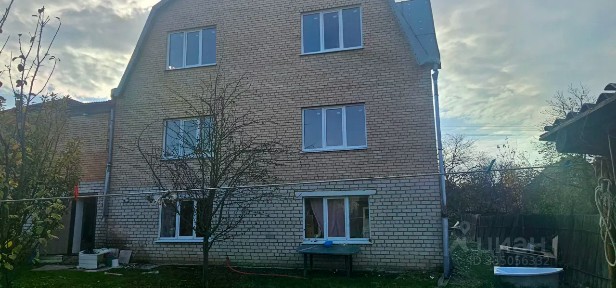 Продается 3-этажный дом, 600 м²