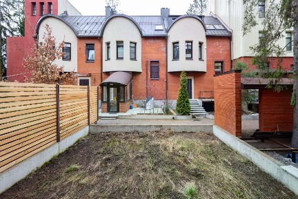Продается 2-этажный таунхаус, 178 м²