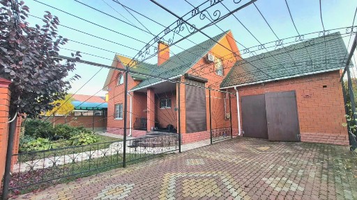 Продается 2-этажный дом, 227 м²