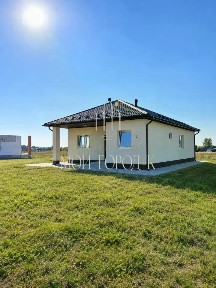 Продается 1-этажный дом, 97 м²