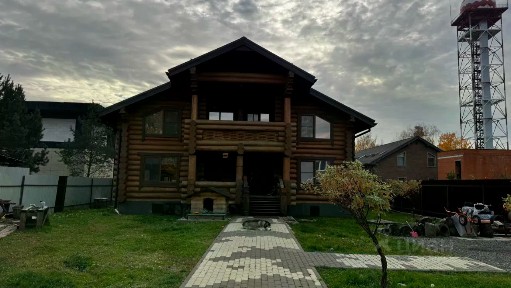 Продается 2-этажный дом, 272 м²