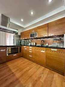Продается 5-комн. квартира, 238 м²