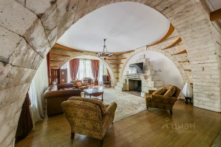 Продается 3-этажный дом, 720 м²
