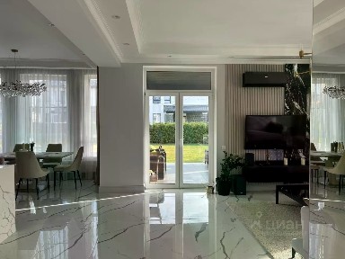 Сдается 2-этажный дом, 300 м²