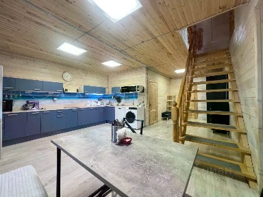 Сдается 2-этажный дом, 200 м²