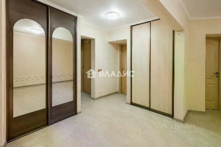 Продается многокомнатная квартира, 211 м²
