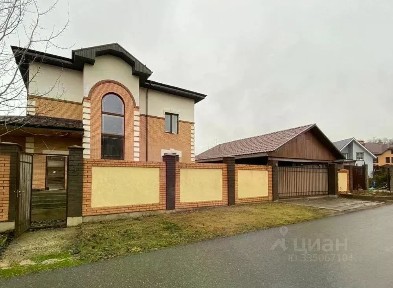 Продается 3-этажный дом, 317 м²