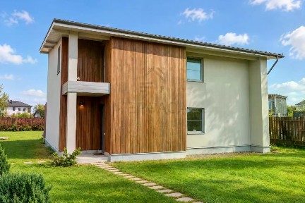Продается 2-этажный дом, 220 м²