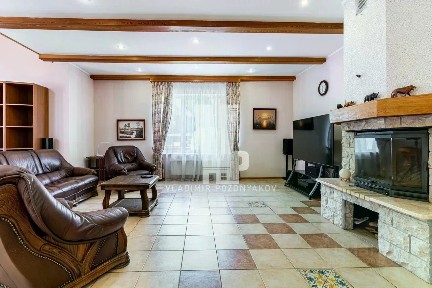 Сдается 2-этажный коттедж, 300 м²