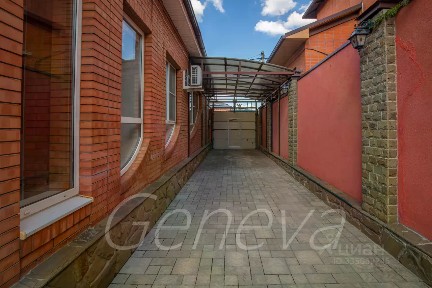 Продается 2-этажный дом, 270 м²