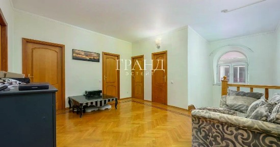 Продается многокомнатная квартира, 209,8 м²