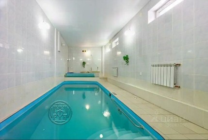 Сдается 2-этажный дом, 380 м²
