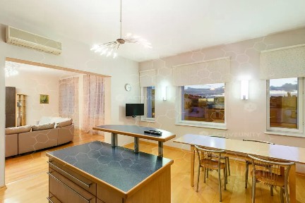 Сдается 4-комн. квартира, 172 м²