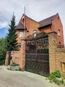 Продается 3-этажный дом, 386 м²