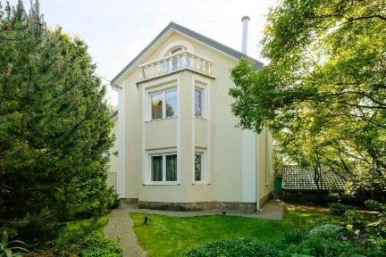 Продается 3-этажный дом, 260 м²
