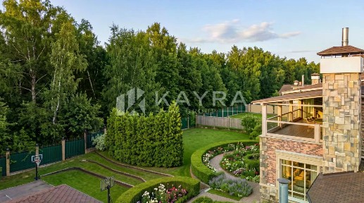 Продается 2-этажный дом, 613 м²