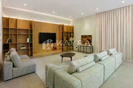 Продается 2-этажный дом, 802 м²