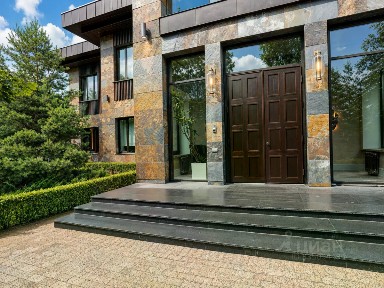 Продается 2-этажный дом, 1 200 м²