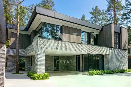 Продается 2-этажный дом, 690 м²