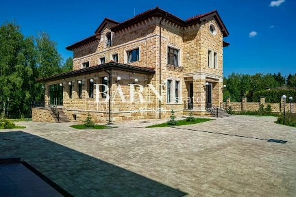 Продается 2-этажный дом, 2 800 м²