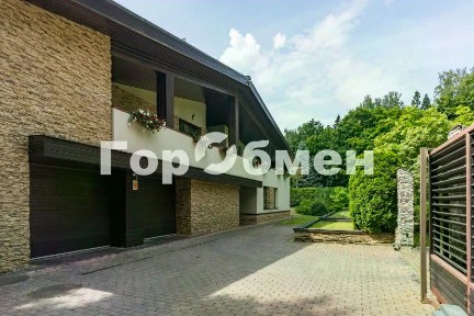 Продается 3-этажный дом, 694,5 м²